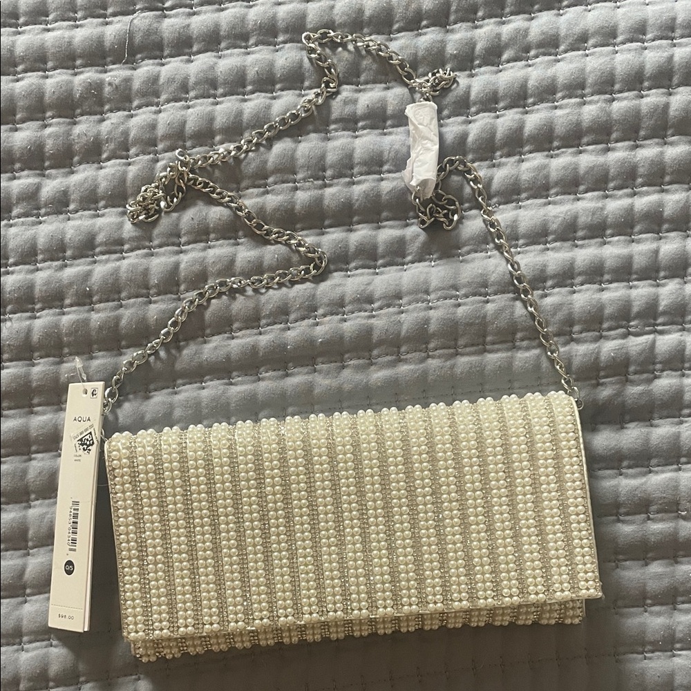 Elegant Cream Beaded Clutch